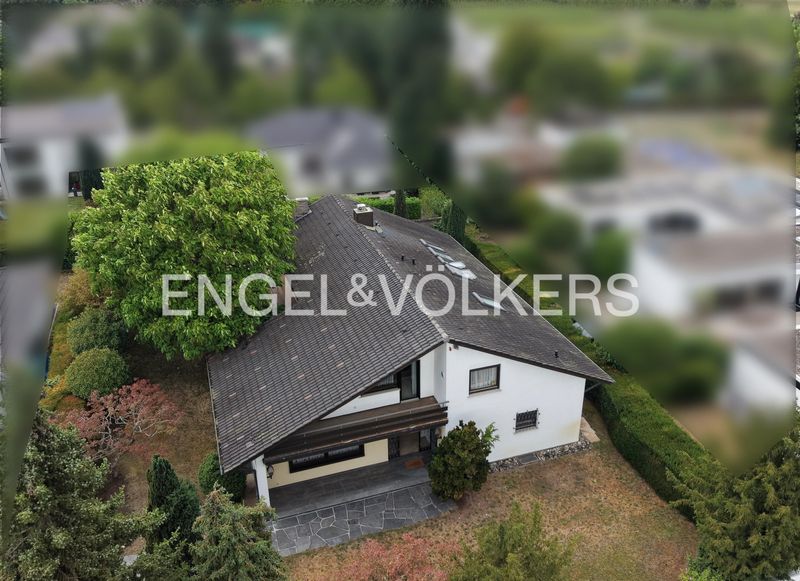 Freistehendes, modernisierungsbedürftiges EFH mit Villencharakter im Rüppurrer Märchenviertel